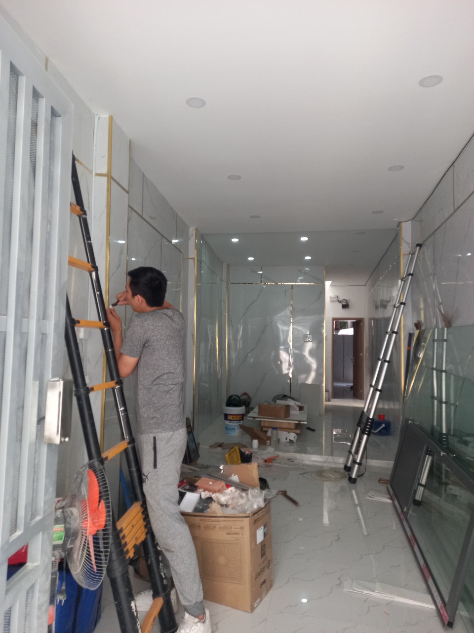 khóa cửa ra vào thông minh